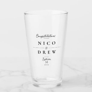 Eleganter LGBTQ+-Fortschrittsstolz auf Hochzeit Glas