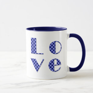 Eleganter LIEBE-Platz in Blue Checkered Letters Tasse