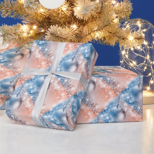 Eleganter Light Blue und Coral Weihnachtsball Geschenkpapier (Feiertage)