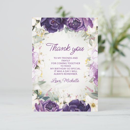 Eleganter Lila Blumengeburtstag Danke (Stehend Vorderseite)