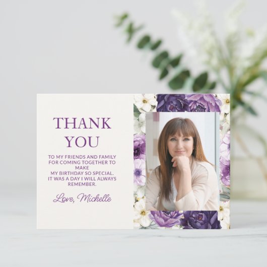 Eleganter Lila Blumengeburtstag Danke (Stehend Vorderseite)