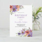 Eleganter Lila Blumenwald Geburtstag Einladung (Stehend Vorderseite)