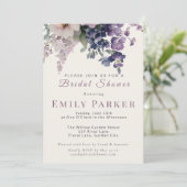 Eleganter lila floraler Brautdusch Einladung (Stehend Vorderseite)