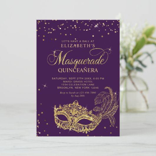 Eleganter Lila Glitzer Masquerade Quinceañera Einladung (Stehend Vorderseite)