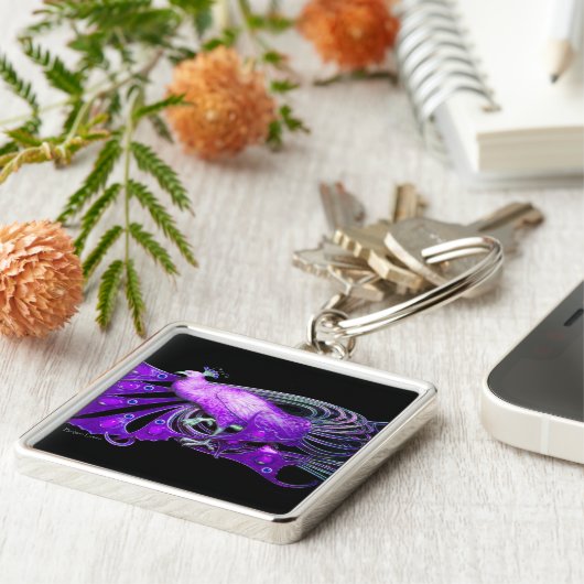 ELEGANTER LILA PFAU IM SCHWARZEN SCHLÜSSELANHÄNGER (Seite)