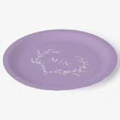 Eleganter Lila Wedding Monogram Kranz Pappteller (Schrägansicht)