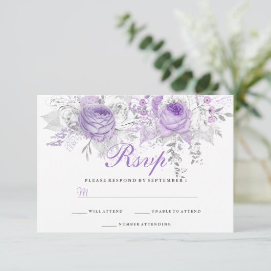 Eleganter Lila Winter Floral Wedding RSVP (Stehend Vorderseite)