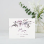 Eleganter Lila Winter Floral Wedding RSVP Einladungspostkarte (Stehend Vorderseite)