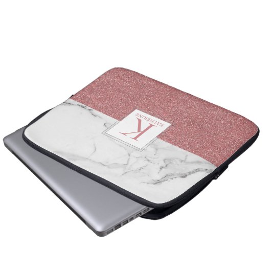 Eleganter Marmorrosa Glitzer Girly Monogram Laptopschutzhülle (Vorne Knopf)