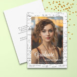 Eleganter Mathematics Foto Uni-Abschluß Ankündigung<br><div class="desc">Elegante Uni-Abschluß Foto Ankündigung mit einem schwarz-weißen Hintergrund von matten Gleichungen und Formeln. Illustriert und entworfen von Patricia Alvarez.</div>