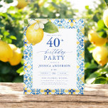 Eleganter mediterraner Lemon Floral 40. Geburtstag<br><div class="desc">Feiern Sie stilvoll mit einer eleganten mediterranen Zitronenblume. Dieses Design mit lebhaften gelben Zitronen und üppiger grüner Vegetation erinnert an den Charme des Mittelmeers und eignet sich perfekt für ein sonniges und anspruchsvolles Ereignis. Die feinen Blumenakzente fügen eine frische, einladende Touch hinzu, während elegante Typografie ein Gefühl der Verfeinerung schafft....</div>