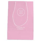 Eleganter Minimal Business Pink Logo Corporate Mittlere Geschenktüte (Rückseite)
