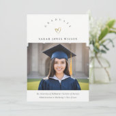 Eleganter Minimal Gold Heart Foto Abschluss Hat Ankündigung (Stehend Vorderseite)