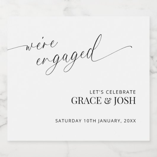 Eleganter Minimal Wir sind Verlobte Engagement Par Schaumweinetikett (Einzelnes Label)