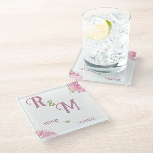 Eleganter minimaler Chic Initialbuchstabenname Mon Glasuntersetzer (Schrägansicht)