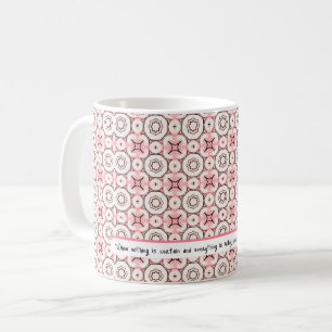 Eleganter minimaler rosa Muster bearbeitbarer Text Kaffeetasse