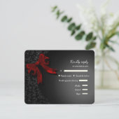 Eleganter Minimalistisch Einfaches Hochzeitrotes RSVP Karte (Stehend Vorderseite)