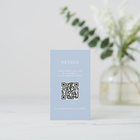 Eleganter Minimalistischer Dusty Blue Details QR C Begleitkarte (Stehend Vorderseite)