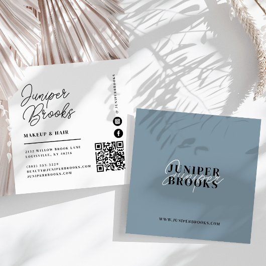 Eleganter Minimalistischer Dusty Blue QR-Code Quadratische Visitenkarte