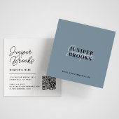Eleganter Minimalistischer Dusty Blue QR-Code Quadratische Visitenkarte