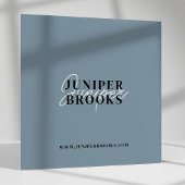 Eleganter Minimalistischer Dusty Blue QR-Code Quadratische Visitenkarte