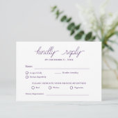 Eleganter Minimalistischer Lila Einfache Hochzeit  RSVP Karte (Stehend Vorderseite)