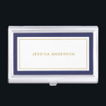 Eleganter Minimalistischer Name der Marine Blau un Visitenkarten Dose<br><div class="desc">Dieses Visitenkarten-Gehäuse zeichnet sich durch minimalistisches und elegantes Design mit dicken marineblau und dünnen Goldrahmen aus. Personalisieren Sie es mit Ihrem Namen oder Firmennamen.</div>