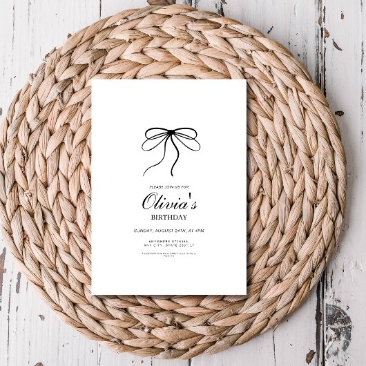 Eleganter minimalistischer Schwarzbogen-Geburtstag Einladung