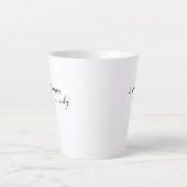 Eleganter Minimalistischer Skriptname Personalisie Milchtasse (Vorderseite)