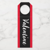 Eleganter Minimalistischer Valentinstag Roter Schw Flaschenanhänger (Vorderseite)