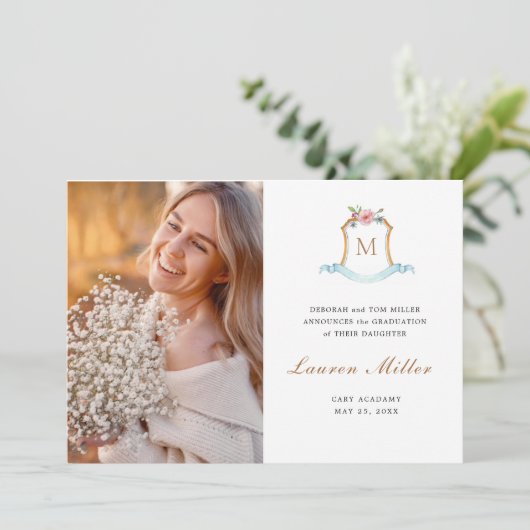 Eleganter Mit Monogramm Wappen Abschluss Ankündigung (Stehend Vorderseite)