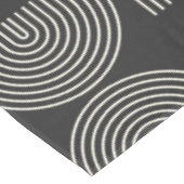 Eleganter Mod Arch Lines Black and White Tischdecke (Schrägansicht)