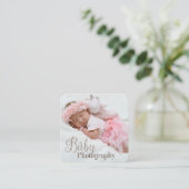 Eleganter moderner Baby Template Baby Fotograf Quadratische Visitenkarte (Stehend Vorderseite)