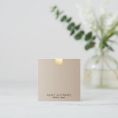 Eleganter moderner beige quadratische visitenkarte (Stehend Vorderseite)