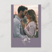 Eleganter, moderner, dunkler lila Hochzeitsstift Q Begleitkarte (Rückseite)