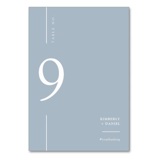 Eleganter moderner Dusty Blue Minimal Hochzeitssit Tischnummer (Rückseite)