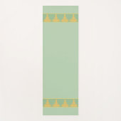 Eleganter, moderner goldener Buddha auf Lorbeergrü Yogamatte (Vorderseite)