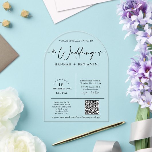 Eleganter moderner Minimal-Script-Hochzeitbogen QR Acryleinladungen (Insitu (Hochzeit))