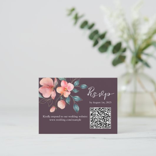 Eleganter moderner QR-Code für Rosa und Gold Flora Begleitkarte (Stehend Vorderseite)