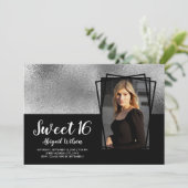 Eleganter, moderner Silberschwarz 16 . Geburtstag  Einladung (Stehend Vorderseite)