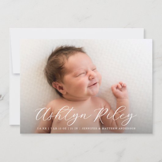 Eleganter moderner Skriptname Zwei Foto Geburt Ankündigung (Vorderseite)