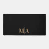 Eleganter Monogram Black Gold Name Schreibtischunterlage (Vorderseite)