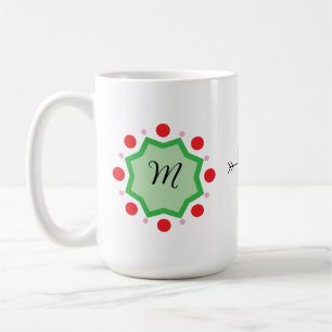 Eleganter Monogramm-Buchstabe M – Grünes Emblem mi Kaffeetasse