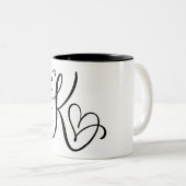 ELEGANTER MONOGRAMM FARBSCHWARZSCHREIBEN "K" ZWEIFARBIGE TASSE (VorderseiteRechts)
