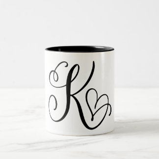 ELEGANTER MONOGRAMM FARBSCHWARZSCHREIBEN "K" ZWEIFARBIGE TASSE