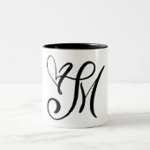 ELEGANTER MONOGRAMM FARBSCHWARZSCHREIBER "M" ZWEIFARBIGE TASSE (Mittel)