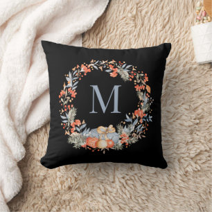 Eleganter Monogramm-Weihnachtskranz Dusty Blue Kissen