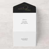 Eleganter Mr. und Mrs. Script Black and Gold Weddi All In One Einladung (Außenbereich)