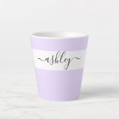 Eleganter Name in Script Typografie Lavender Milchtasse (Vorderseite)