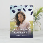 Eleganter Navy Blue Foto Abschluss Einladung (Stehend Vorderseite)